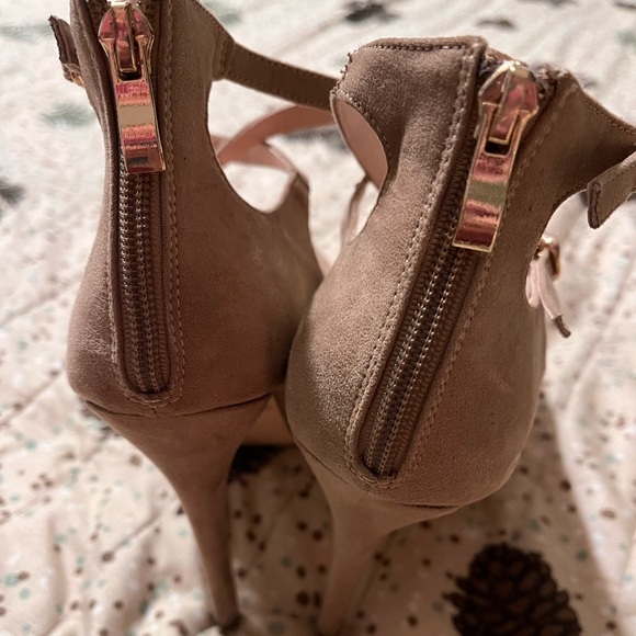 Nude heels - Picture 3 of 3